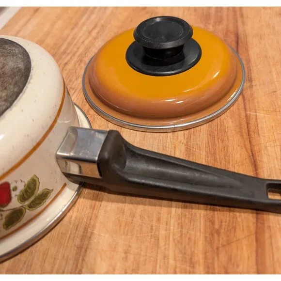 Vintage Strawberry Ceramic Saucepan Funky Retro Lid Kitchen Collectible - Picture 14 of 15